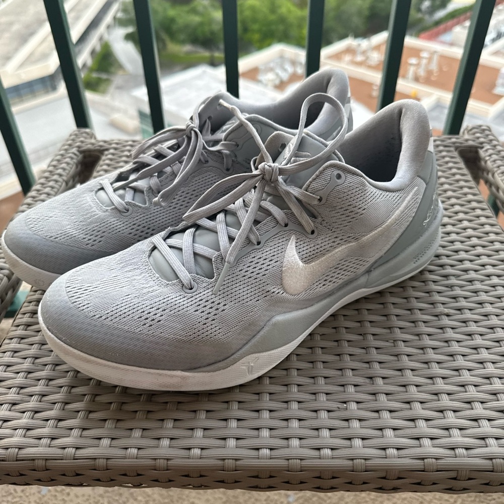 KOBE VIII PROTRO WOLF GREY